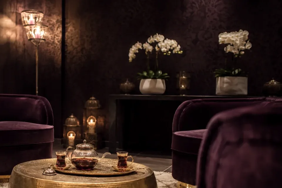 Elena Masaj Salonu, Kâğıthane — bekleme salonu, koltuklar ve ışık